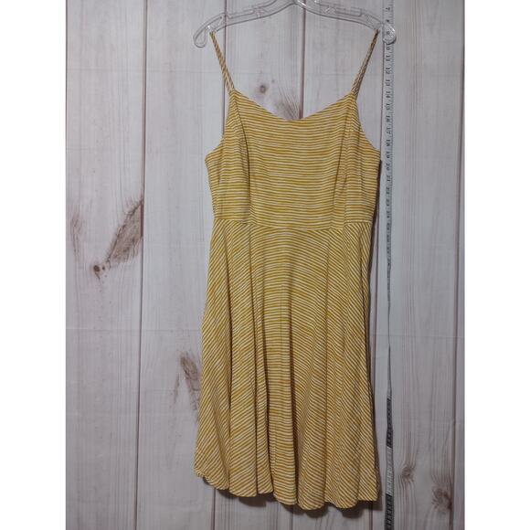 Old Navy Dress Womens Large Yellow White Striped Smocked Sundress Summer Pockets - Picture 4 of 8